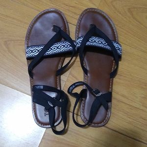 Cute summer sandals!